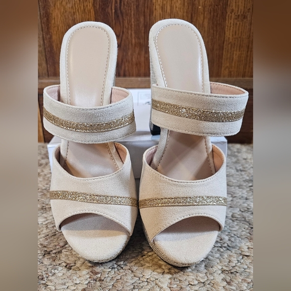 Women's Solid Color Apricot Platform Sandals - Picture 6 of 7